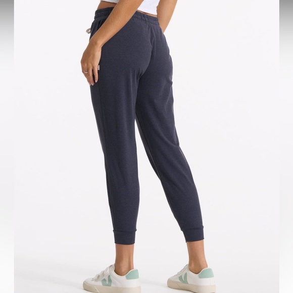 Vuori Women’s Performance Jogger Midnight Heather NWT - Picture 3 of 6